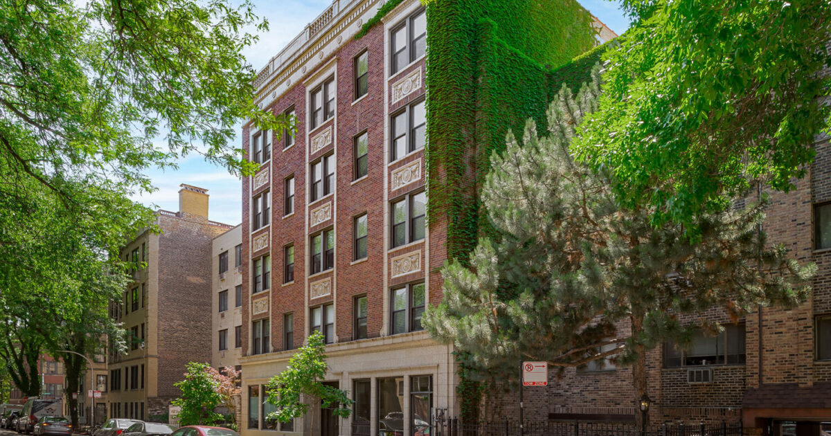 3616 N. Pine Grove Ave. Supera