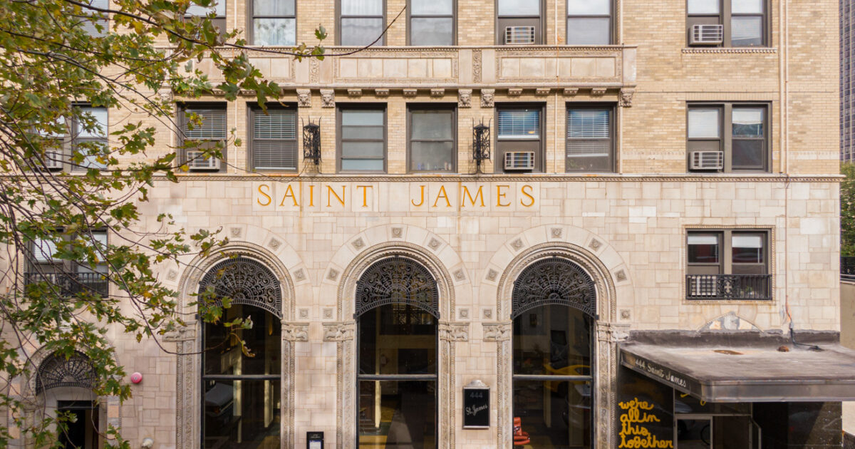 444 W. St James Pl. Supera